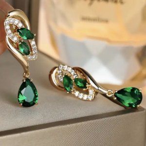 Elegant Holiday Green and Gold Teardrop Earrings